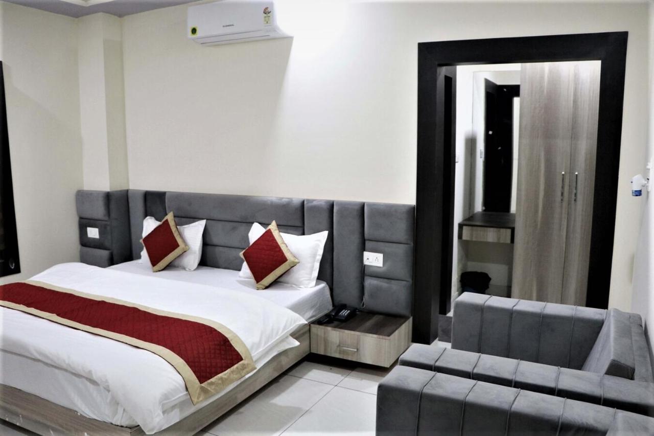 Hotel Blue Pine Haridwār Eksteriør billede