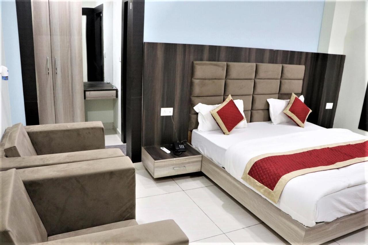 Hotel Blue Pine Haridwār Eksteriør billede