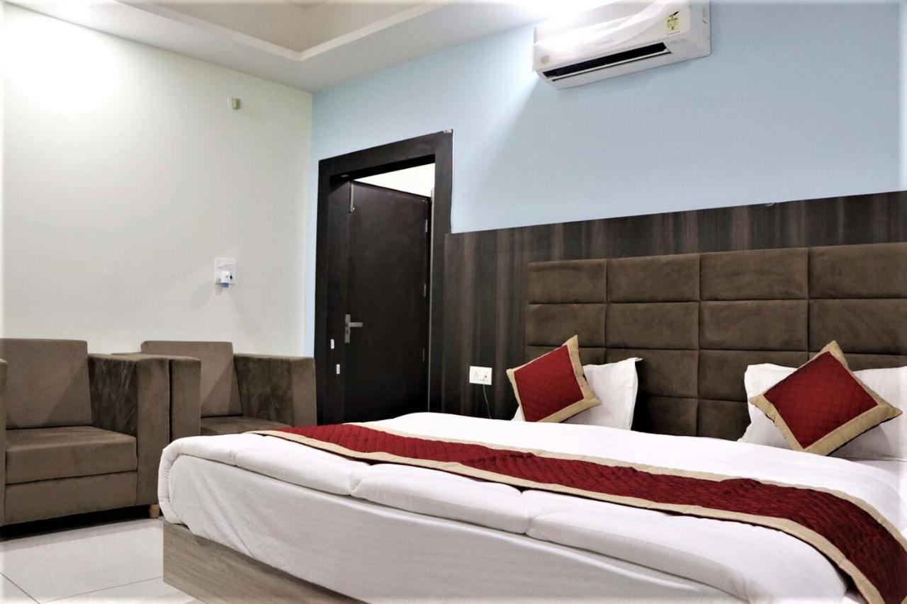 Hotel Blue Pine Haridwār Eksteriør billede