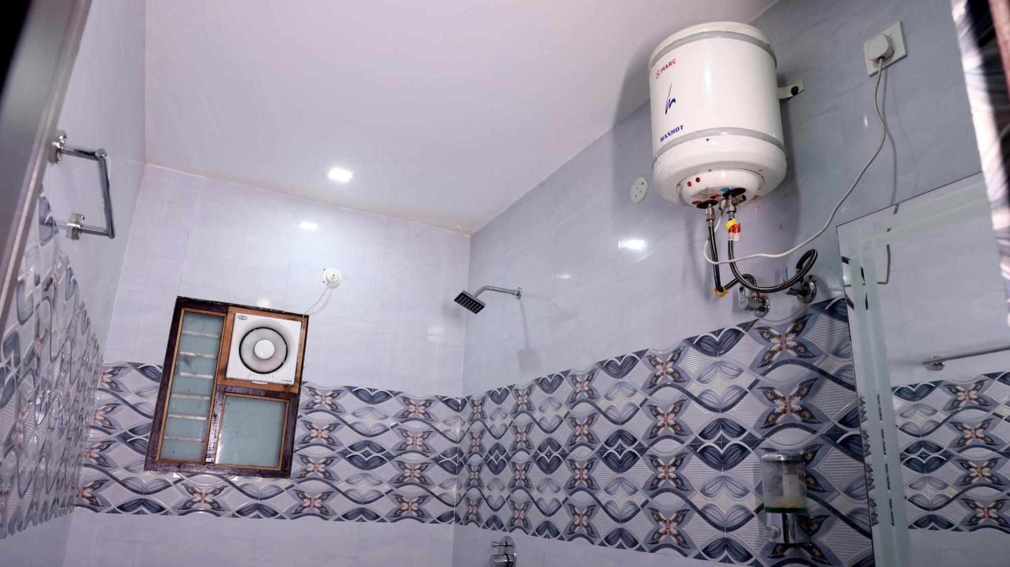 Hotel Blue Pine Haridwār Eksteriør billede