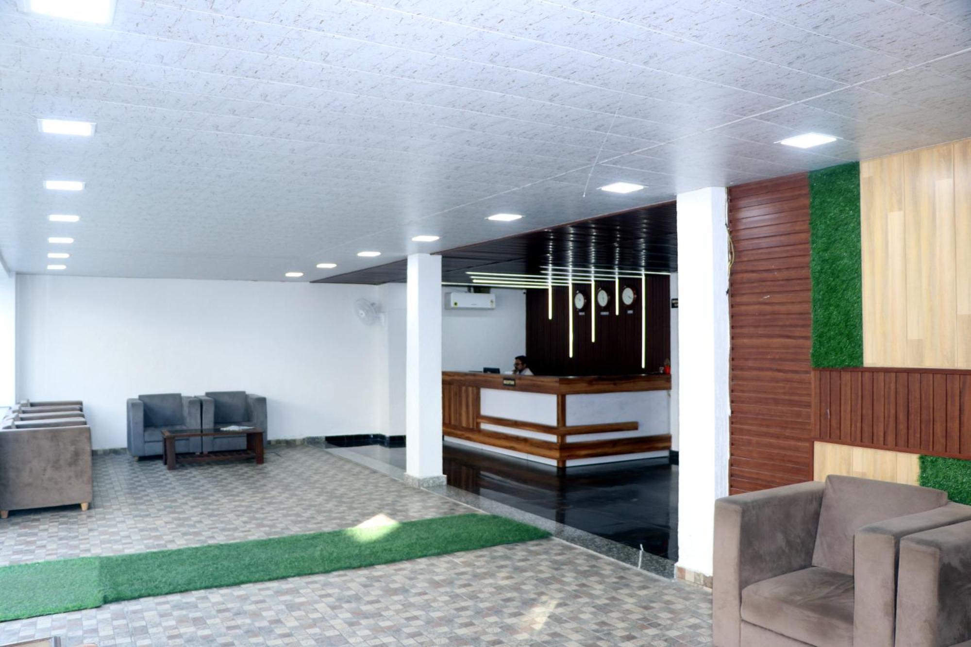 Hotel Blue Pine Haridwār Eksteriør billede